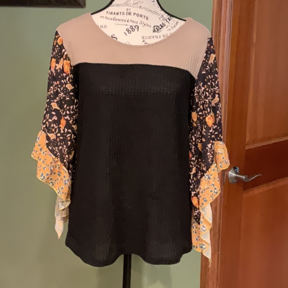 Floral Black and Beige Women's Top Size Small